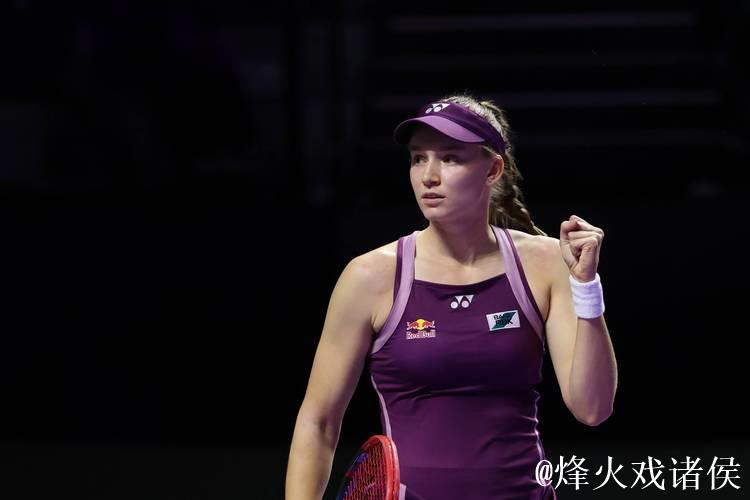 莱巴金娜首进年终总决赛决赛，2-1战胜佩古拉